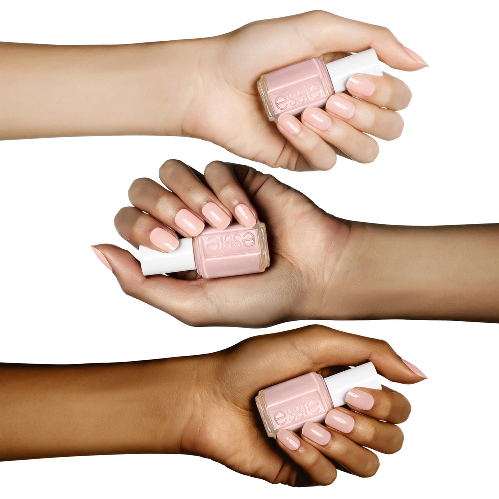 essie mademoiselle muestra color rosa suave para unas uñas pulidas