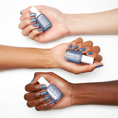 Uñas con dos capas de essie From A to Zzz mostrando cobertura uniforme.