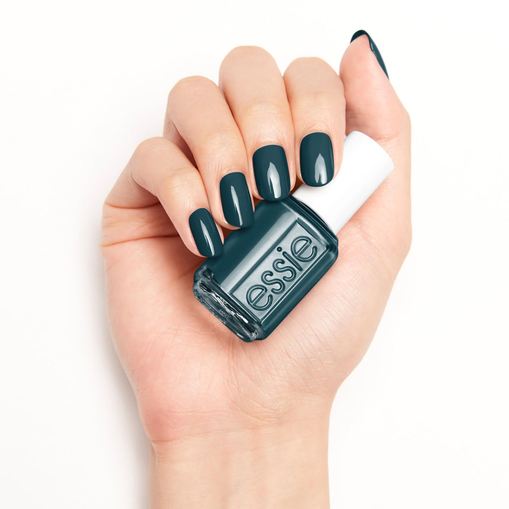 Esmalte vegano sin crueldad de essie para un look consciente.