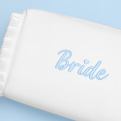 Medidas de la bolsa Etercycle Bride: 6,5 x 5 x 2,5 pulgadas para cosméticos.