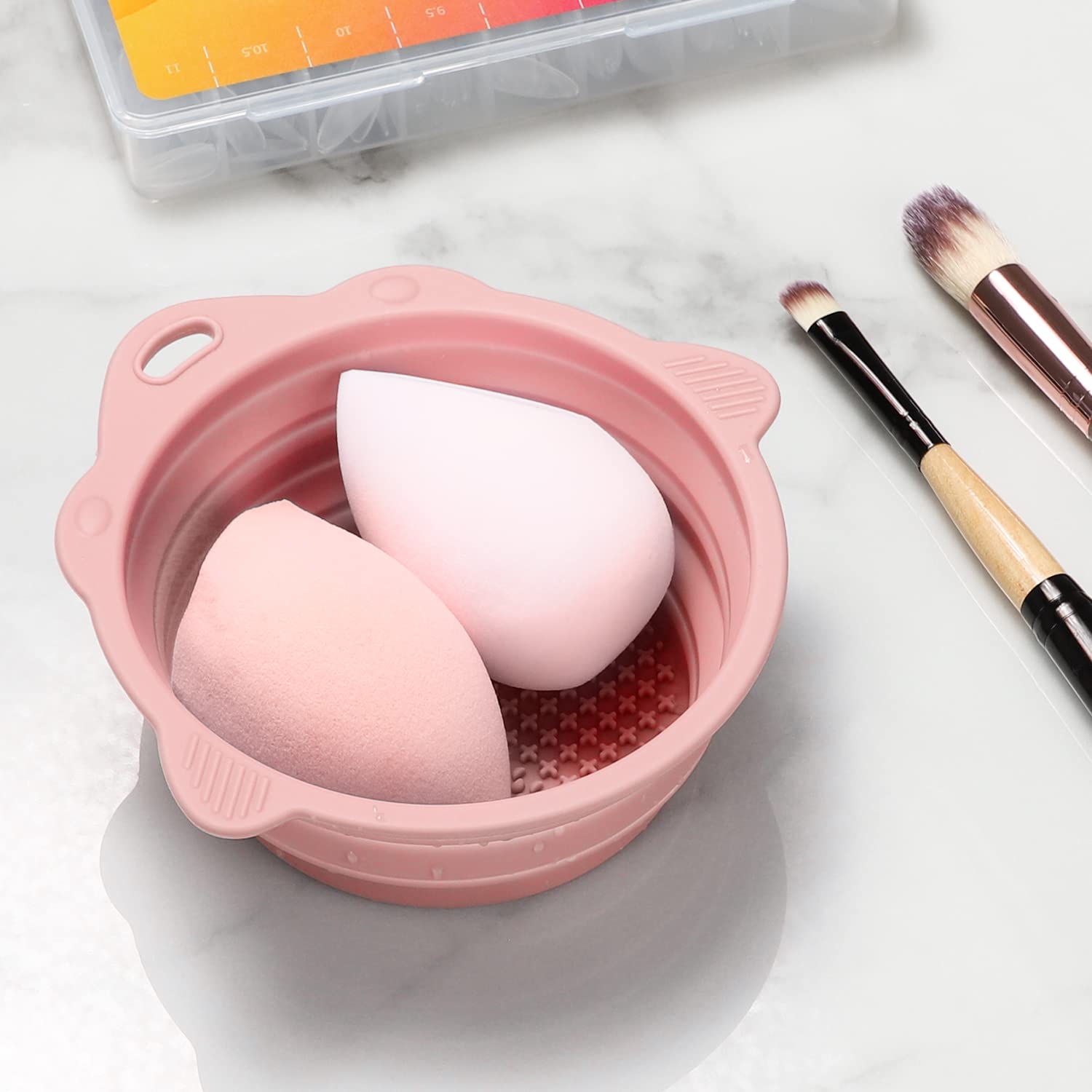 Etercycle tazón plegable rosa para almacenamiento compacto y secado al aire.