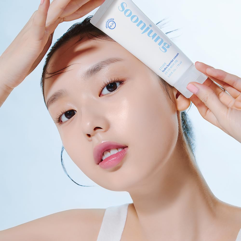Aplicación facial diaria con ETUDE SoonJung, cuidado de la barrera cutánea.