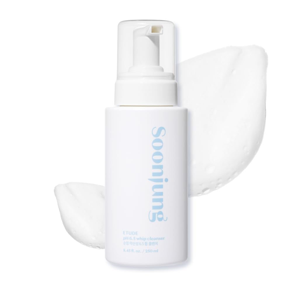 ETUDE SoonJung limpiador espumoso suave con burbujas ligeras para piel sensible.