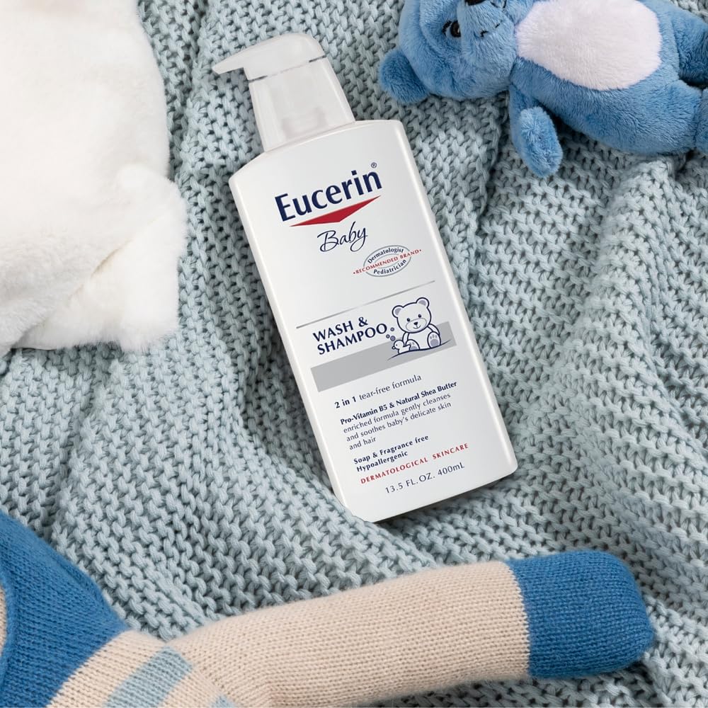 Détail du flacon pompe Eucerin Bébé, formule 2-en-1 adaptée à la routine quotidienne.