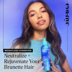 Eva NYC Brass to Sass Brunette con aceite tansy azul para neutralizar tonos cobrizos.