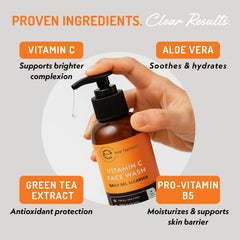 Aplicación del limpiador Eve Hansen Vitamina C en la palma de la mano