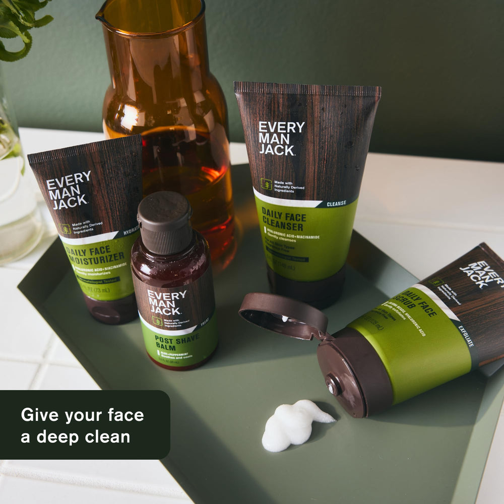Cafeína aporta sensación vigorizante al enjuagar del exfoliante facial.