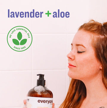 Espuma para baño de burbujas de Everyone 3en1 lavanda-aloe en tina