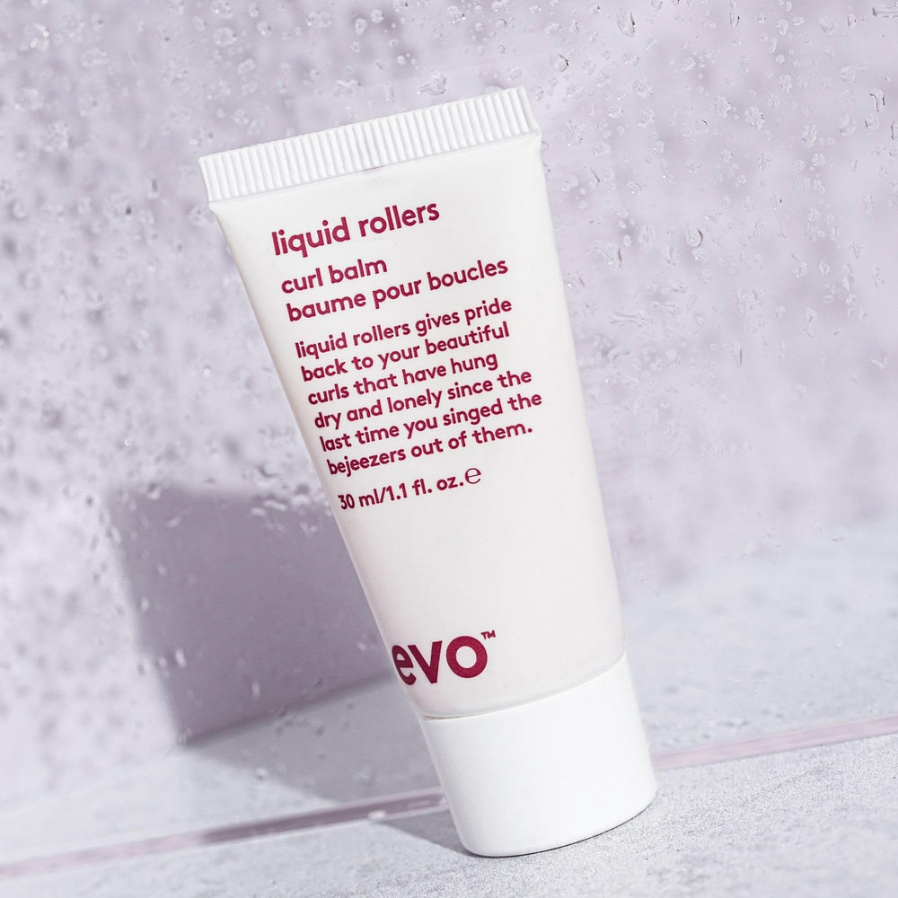 El EVO bálsamo líquido para rizos aporta brillo natural y suavidad.