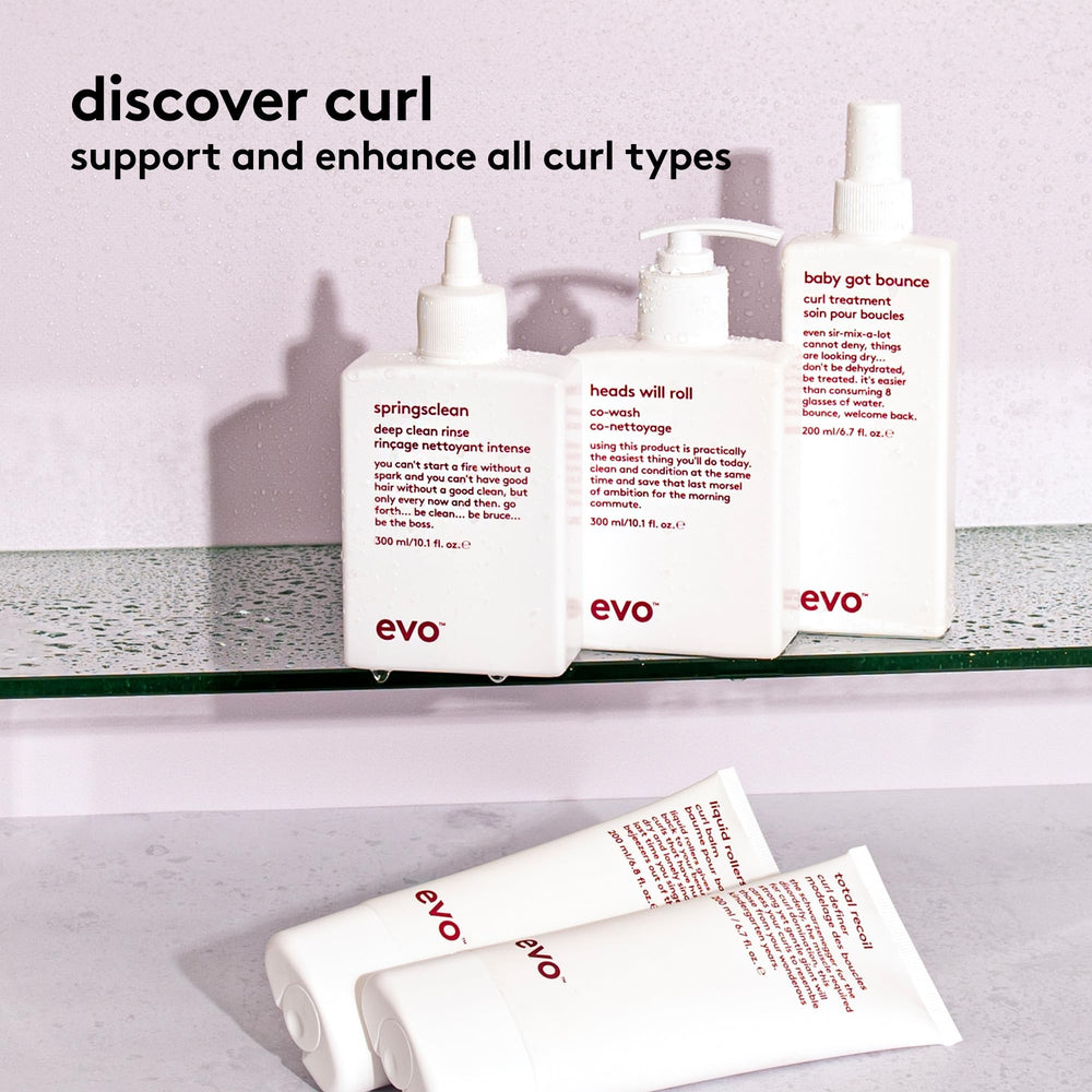El EVO bálsamo líquido para rizos protege contra la humedad y el frizz.