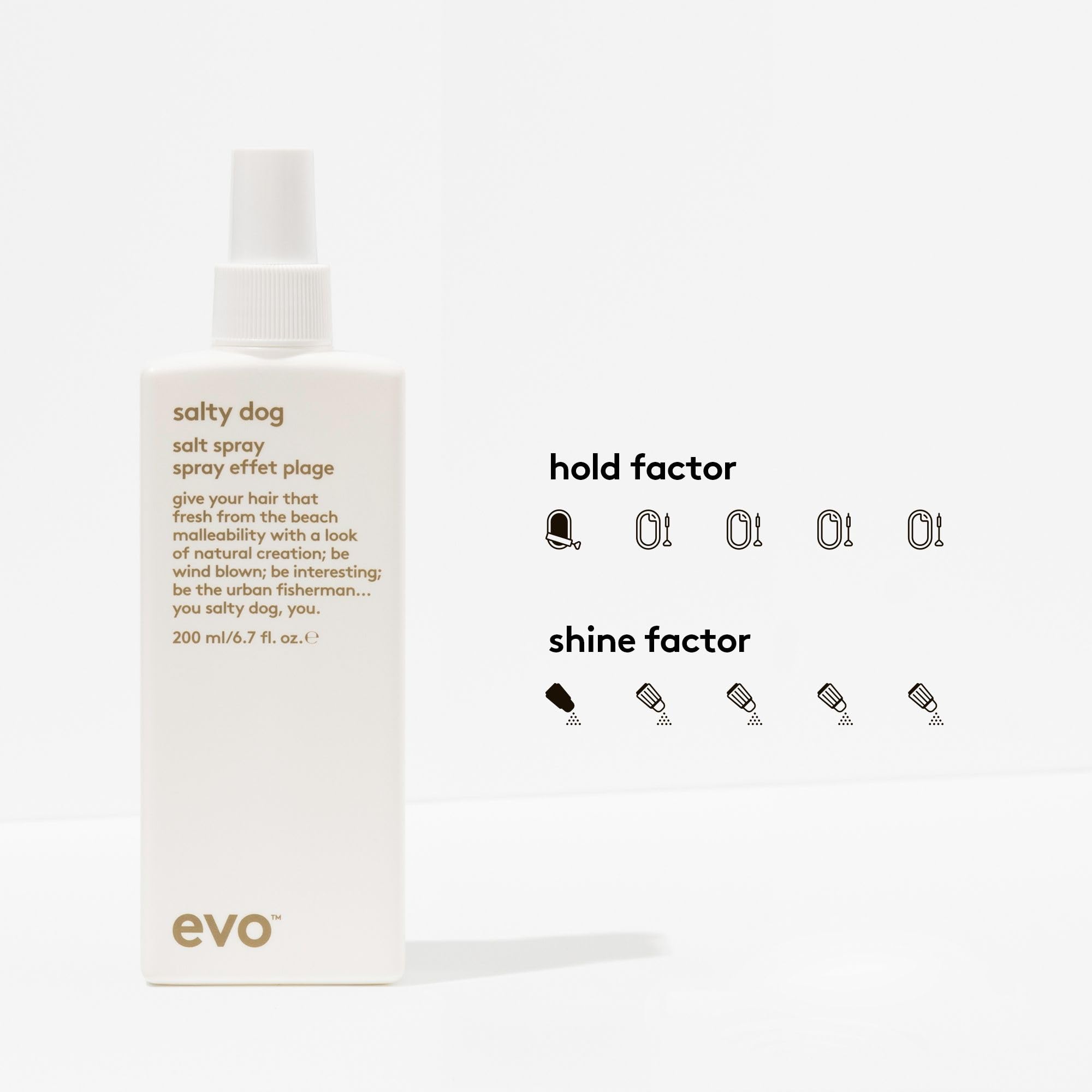 EVO Salty Dog Spray en la mano, listo para aplicación y crear volumen sutil