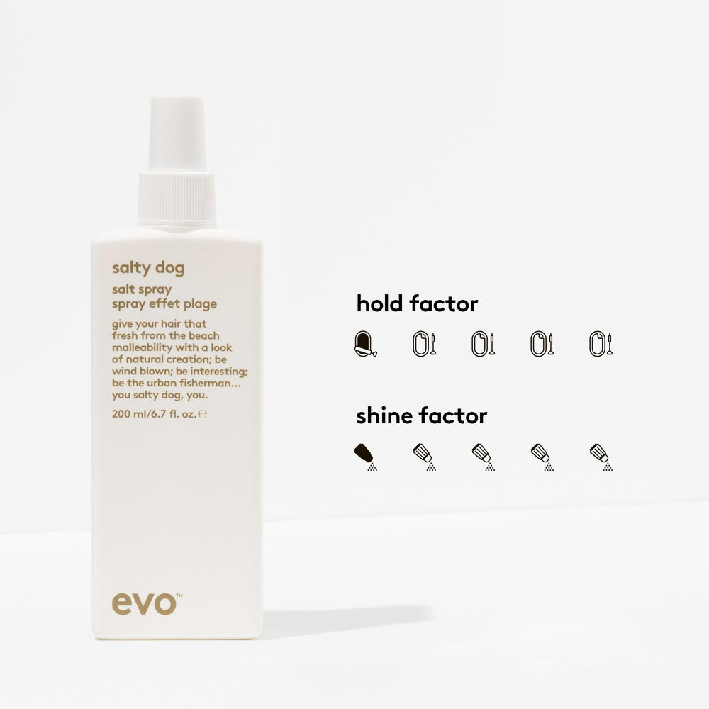 EVO Salty Dog Spray en la mano, listo para aplicación y crear volumen sutil