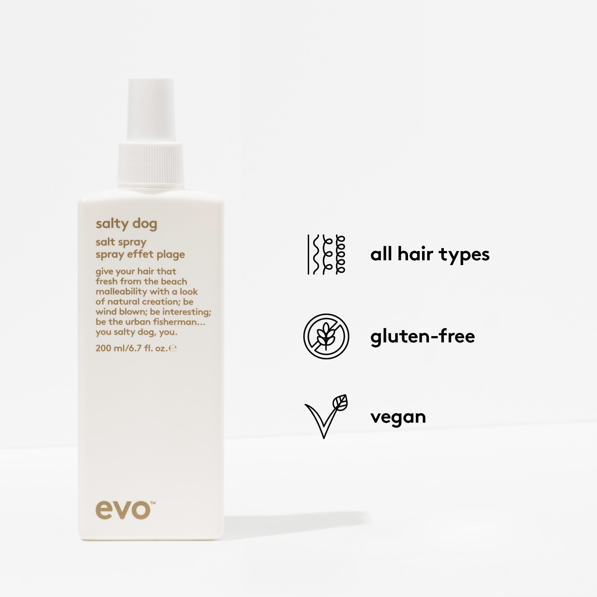 Primer plano de EVO Salty Dog Spray mostrando textura playa para look relajado