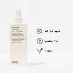 Primer plano de EVO Salty Dog Spray mostrando textura playa para look relajado