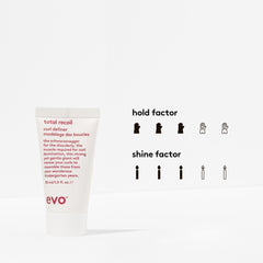 EVO Total Recoil Curl Definer, textura cremosa, se aplica fácilmente para rizos definidos.