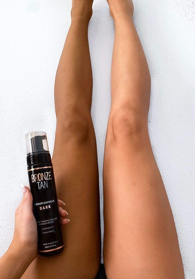 Existing Beauty Bronze Tan Mousse: aplicación con guante para un resultado suave.