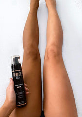 Existing Beauty Bronze Tan Mousse: aplicación con guante para un resultado suave.