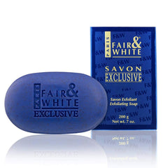 Fair & White Jabón Exfoliante Exclusivo en empaque elegante para empezar tu rutina.