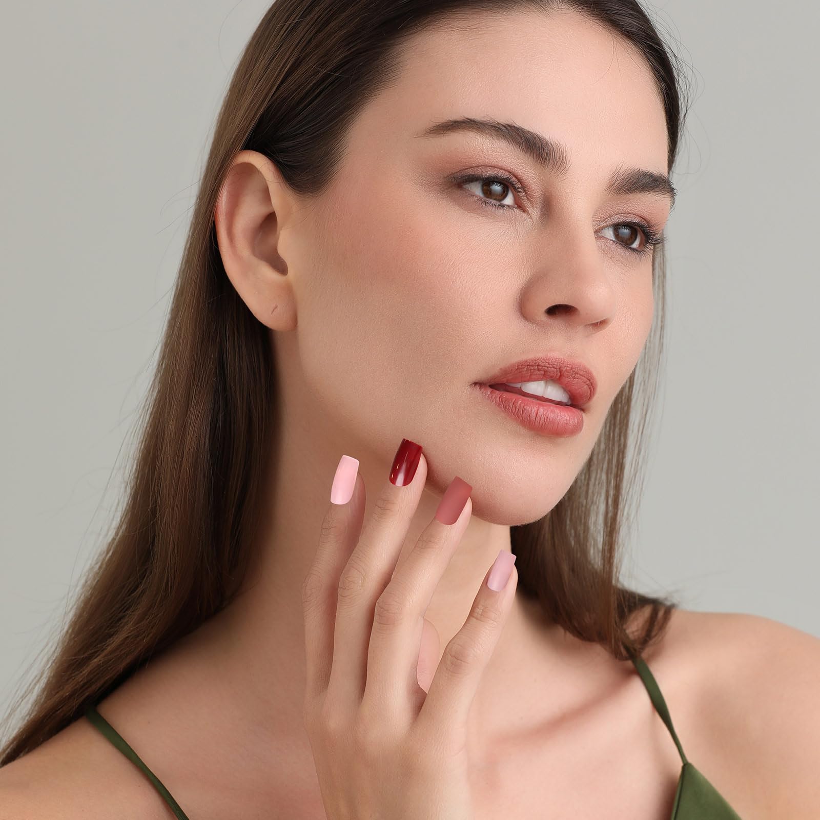 Fandamei uñas francesas clásicas para un toque elegante.