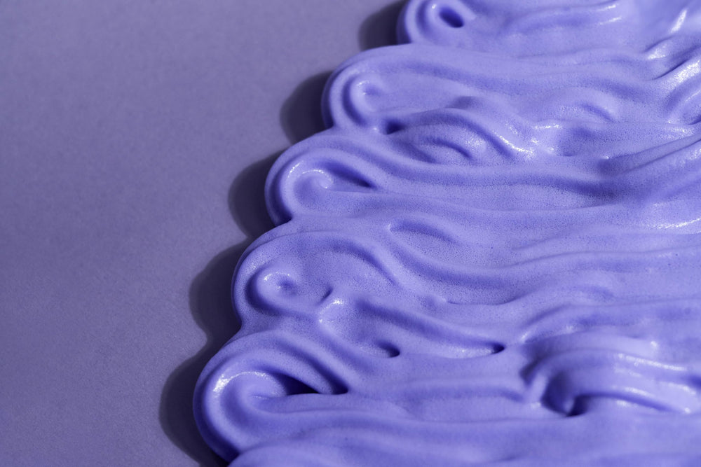 Fanola espuma tono morado textura crea brillo y suavidad visibles
