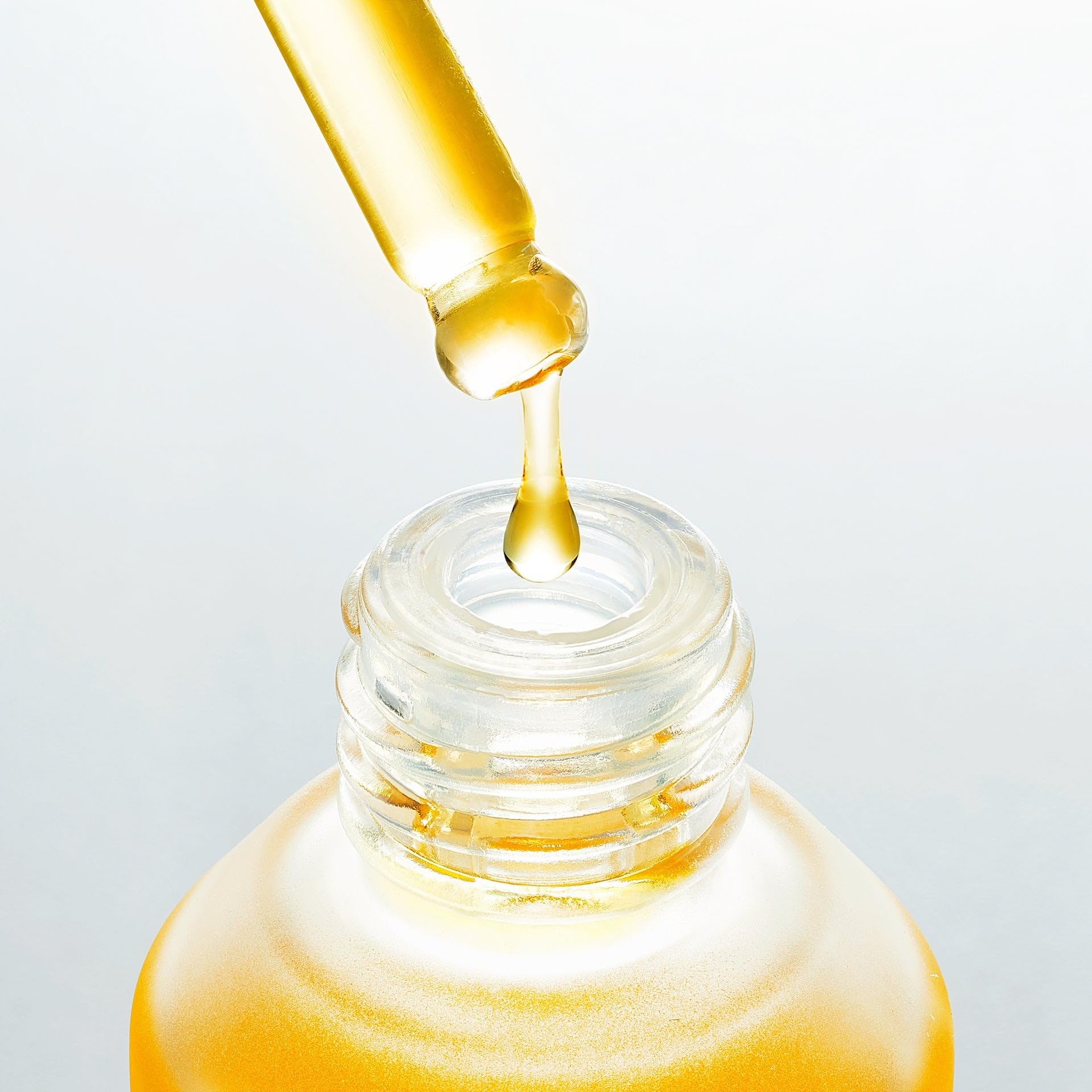 Aceite de espino amarillo aporta nutrientes y antioxidantes para la piel.