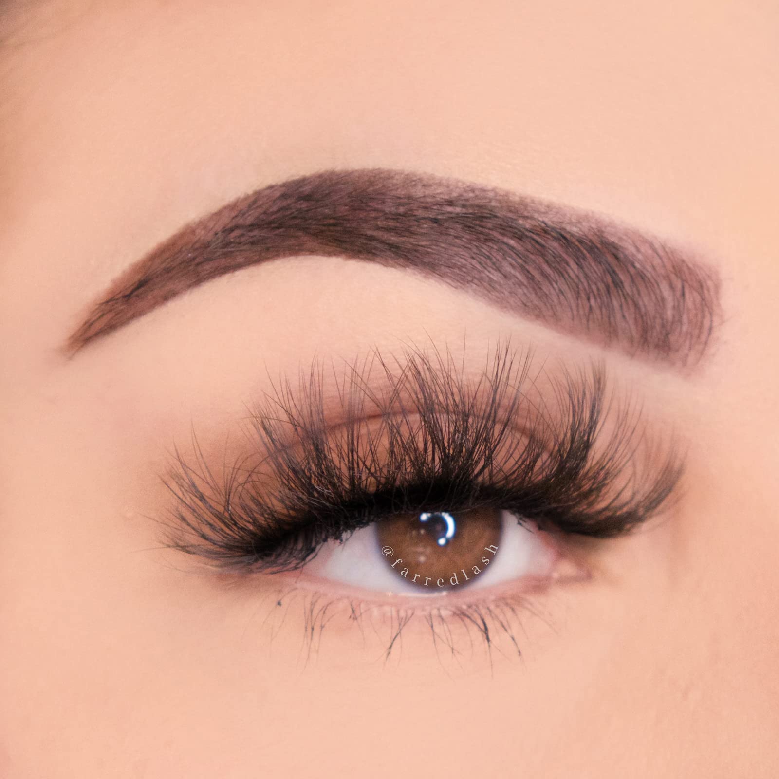 Acabado natural FARRED para un estilo discreto y versátil.