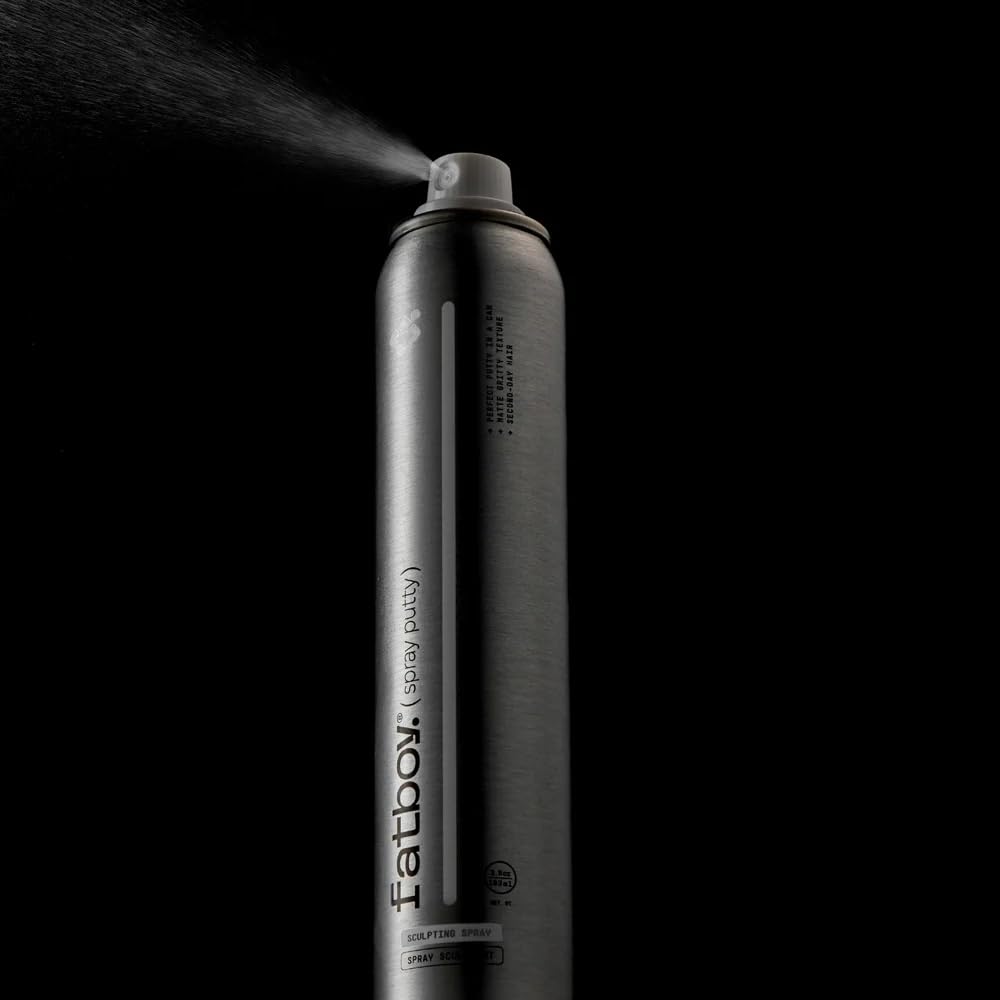 Cabello medio a grueso recibe volumen y fijación con Fatboy Hair Spray Putty.