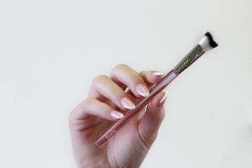 Feels Lash cepillo de limpieza para extensiones, ideal para uso frecuente.