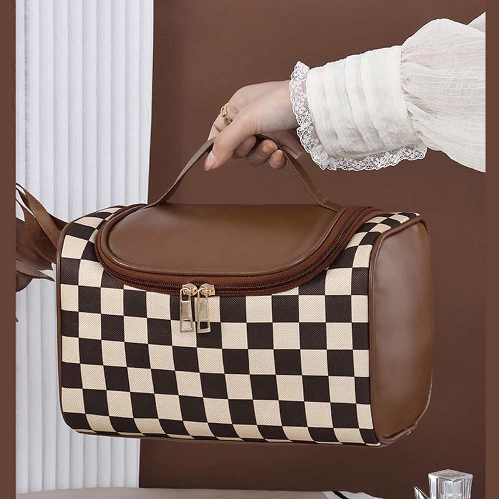 Uso diario: el neceser FEEZUSH añade un toque elegante para viajar y almacenar.