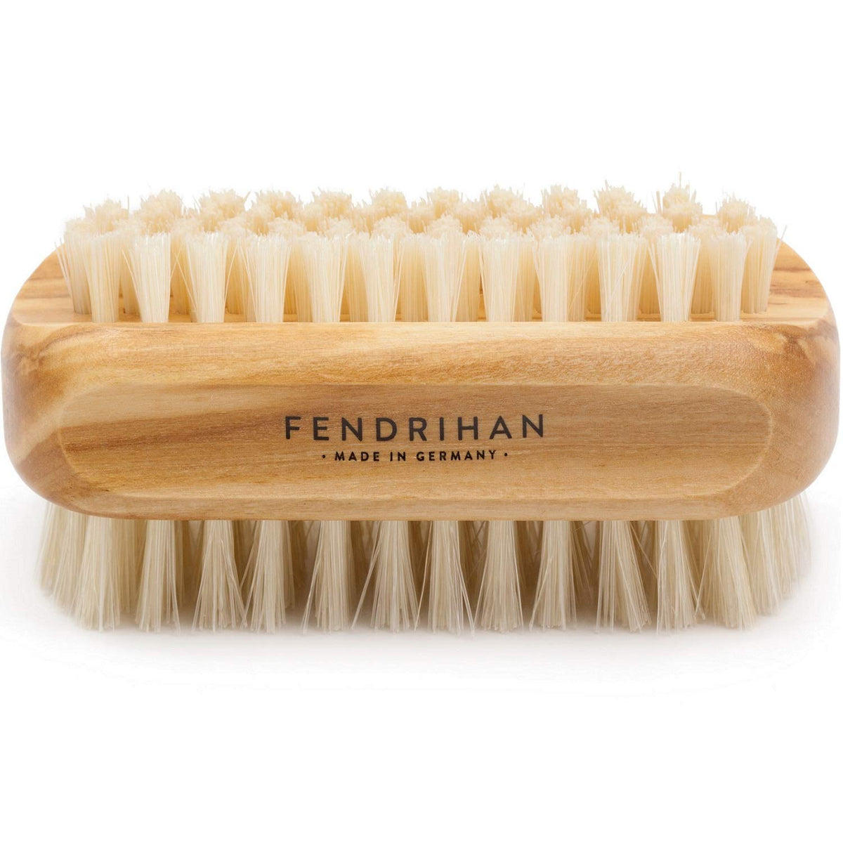 Brosse Fendrihan avec poils de sanglier, gros plan sur les poils naturels pour le nettoyage des ongles.