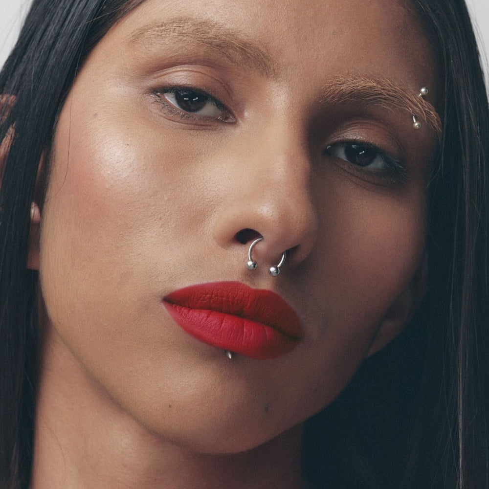 Fenty Icon Velvet Labial Líquido textura sedosa y suave