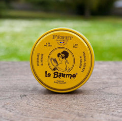 Bálsamo Feret Parfumeur en labios, textura sedosa y suave