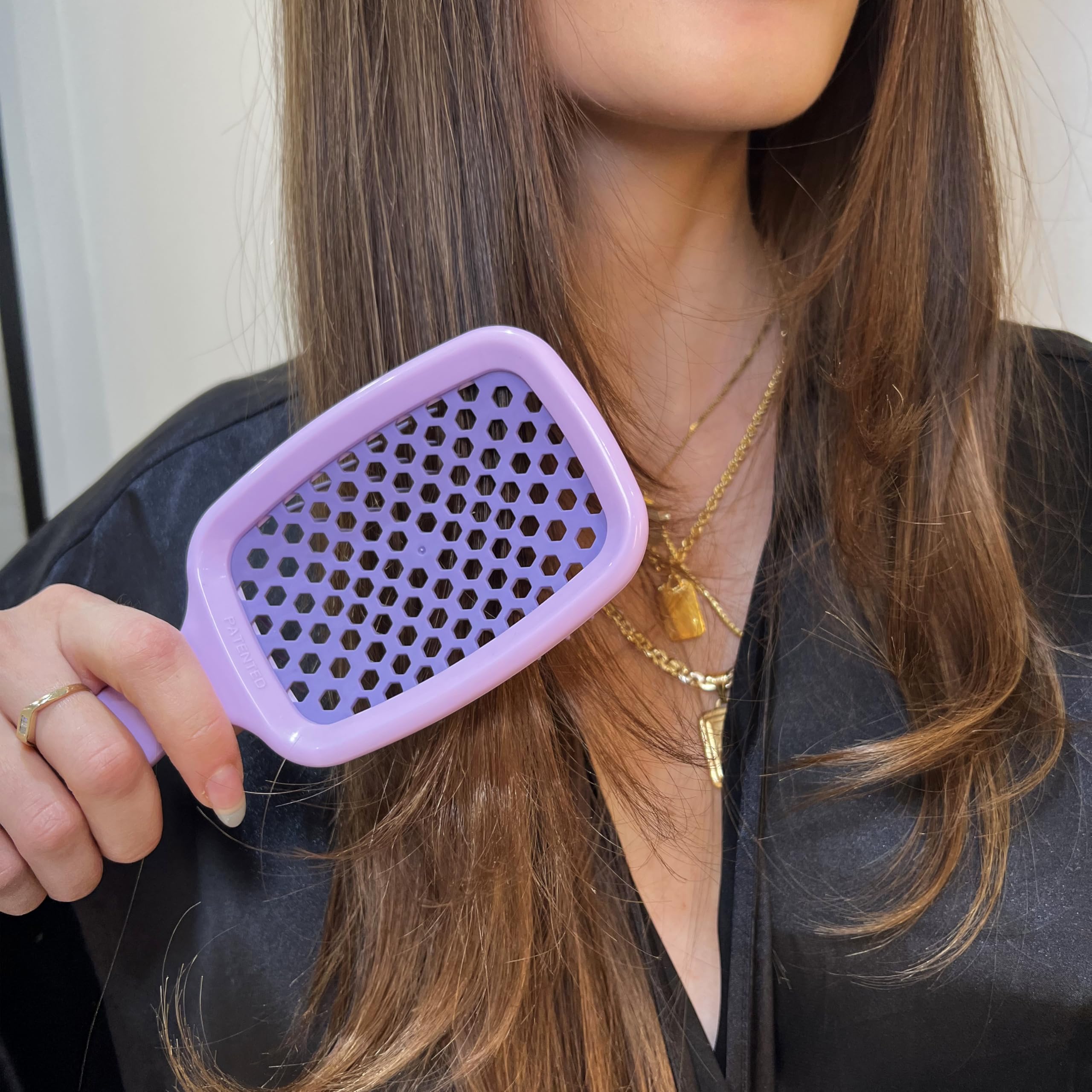 UNbrush con cojín ventilado para secado rápido.