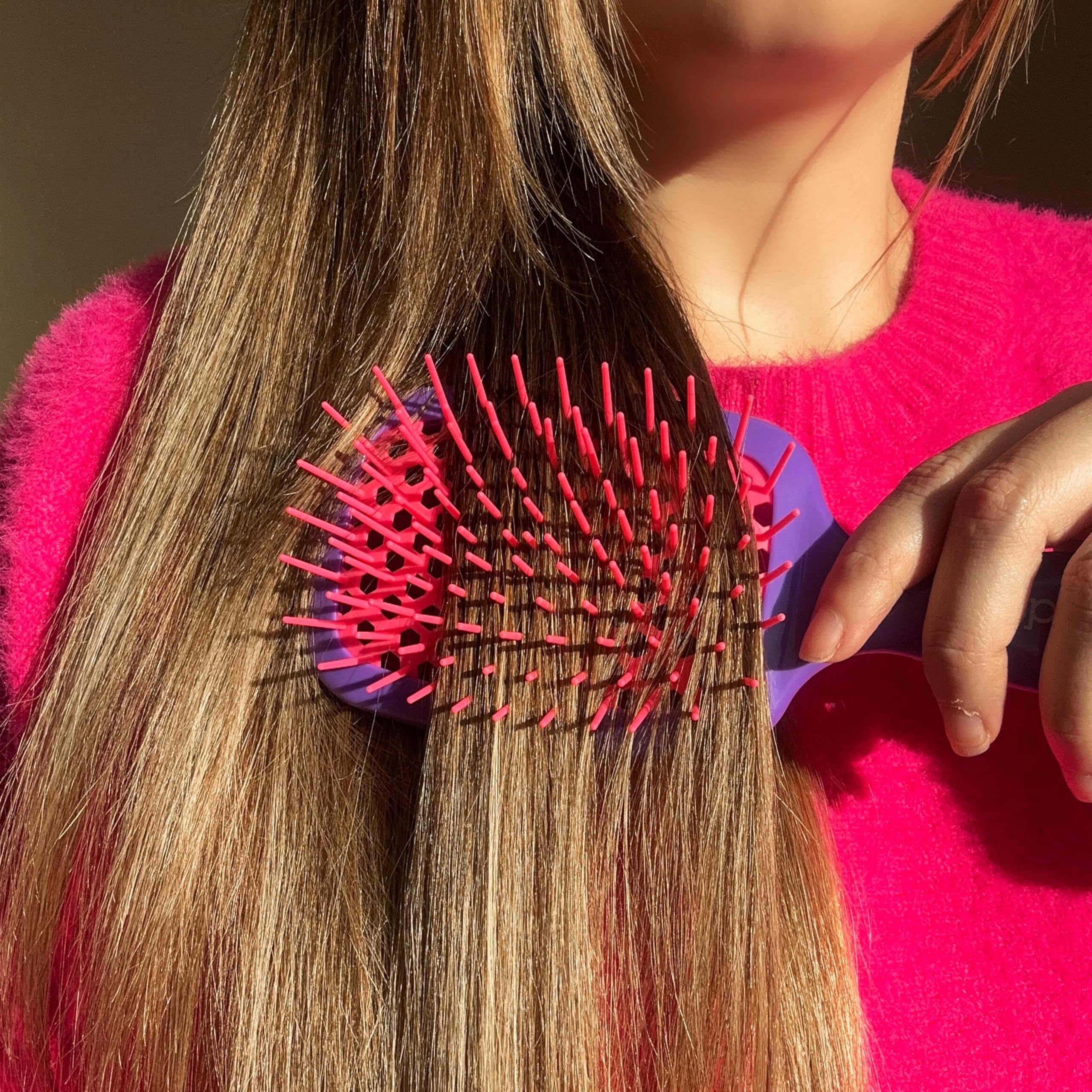 UNbrush diseño sin espalda facilita el secado y peinado