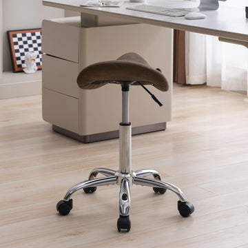 Ruedas protegen el suelo y permiten desplazamientos sin rayones.