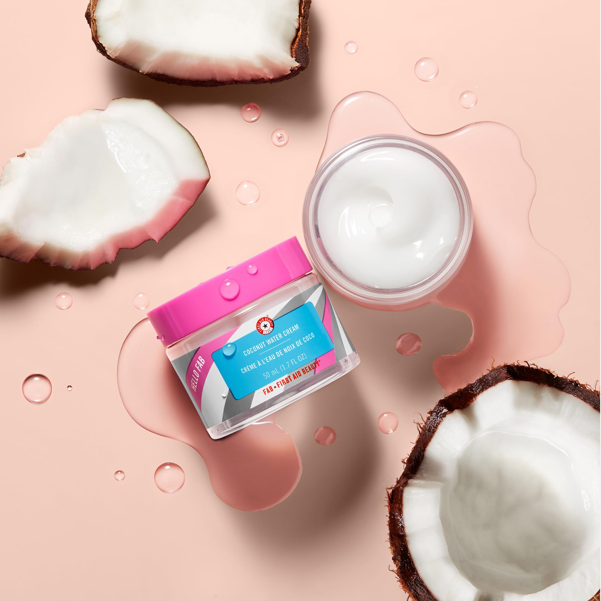 Ingredientes clave de la crema agua de coco y ácido hialurónico de First Aid Beauty