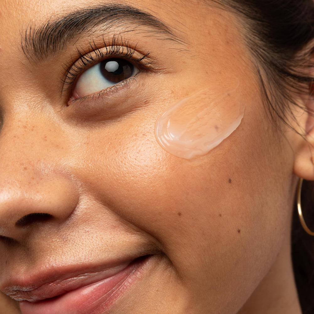 Textura suave de First Aid Beauty, absorción rápida sin sensación grasa