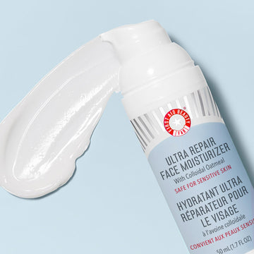 First Aid Beauty Ultra Repair – textura sedosa para piel suave y cómoda.