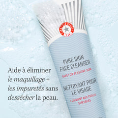 First Aid Beauty Pure Skin Face Cleanser contiene antioxidantes botánicos para apoyar la piel.