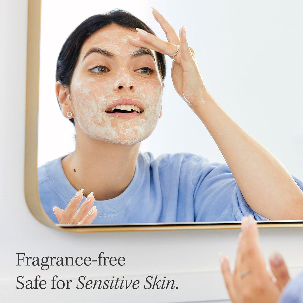 First Aid Beauty Pure Skin, envase de cinco onzas para uso diario.