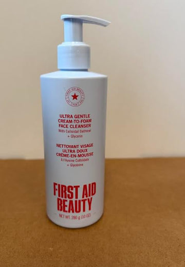 First Aid Beauty Ultra Gentle, dermatológicamente probado y apto para veganos.