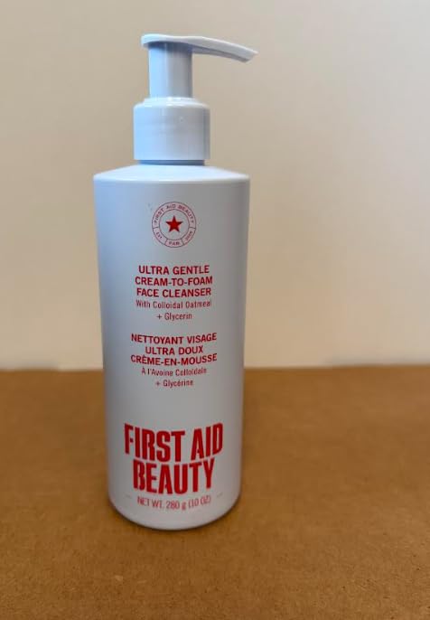 First Aid Beauty Ultra Gentle, dermatológicamente probado y apto para veganos.
