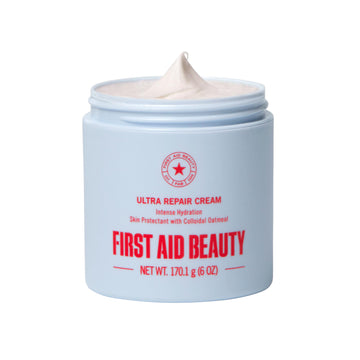 First Aid Beauty Ultra Repair Crema hidrata rostro y cuerpo de forma continua.