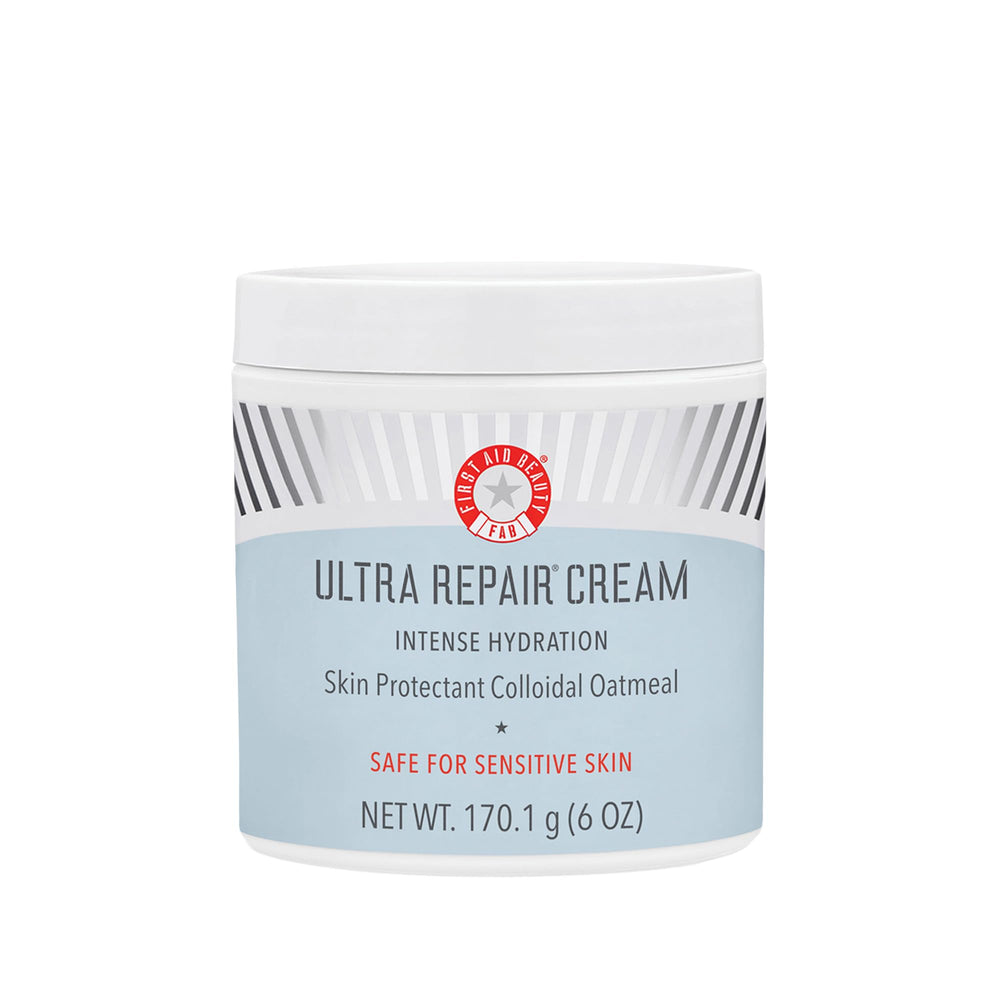 First Aid Beauty Ultra Repair Cream en bouteille pour hydrater la peau sèche.
