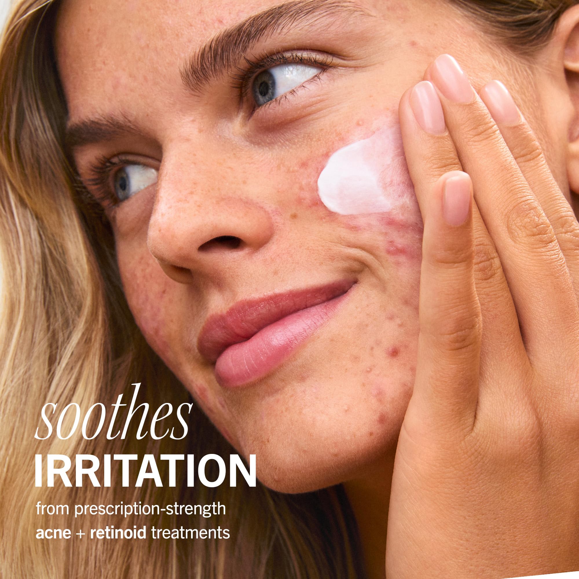 Avena coloidal en fórmula First Aid Beauty para renovación de la piel.