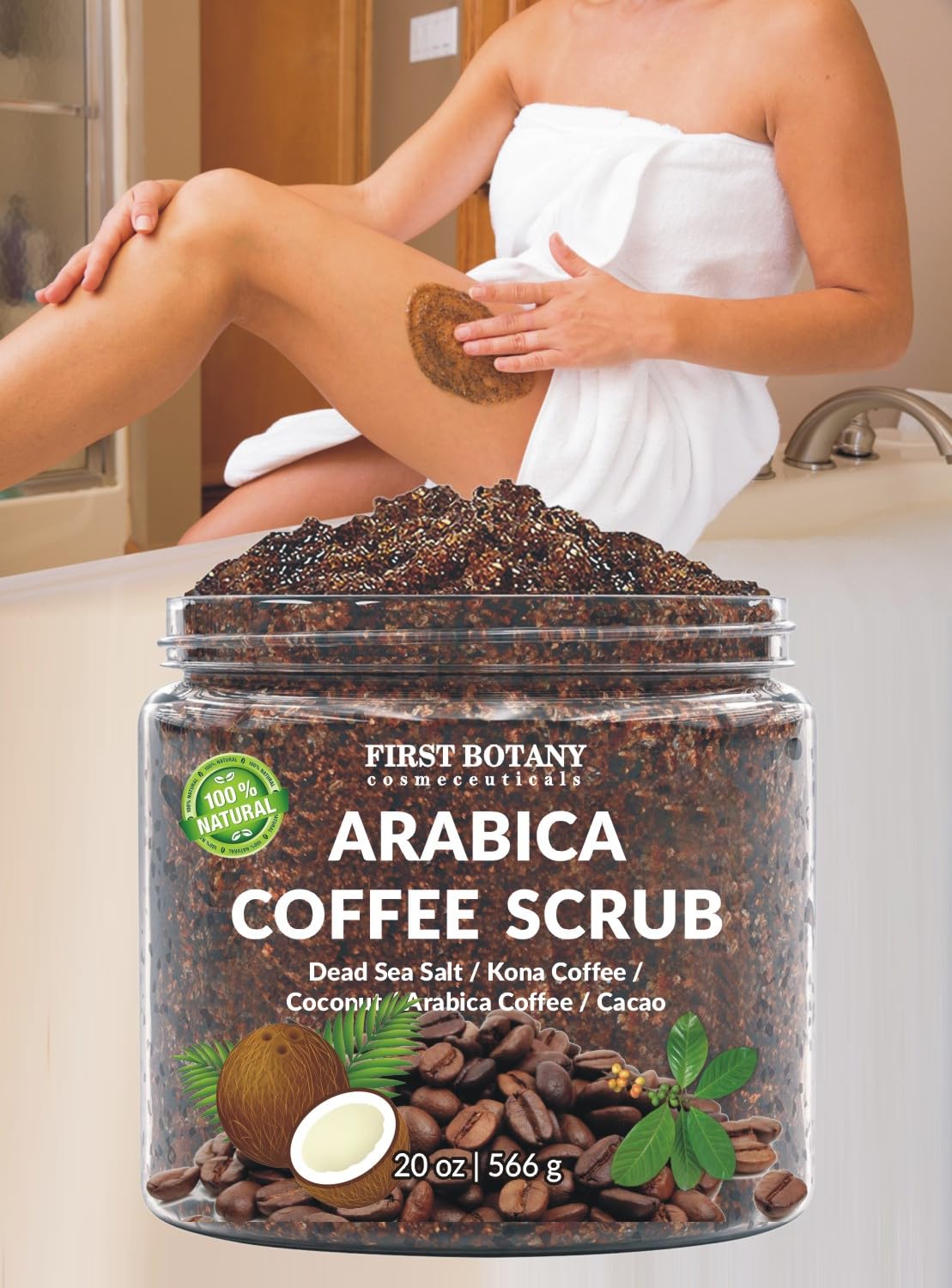 Aplicación en el rostro con exfoliante de café orgánico para renovación de la piel.