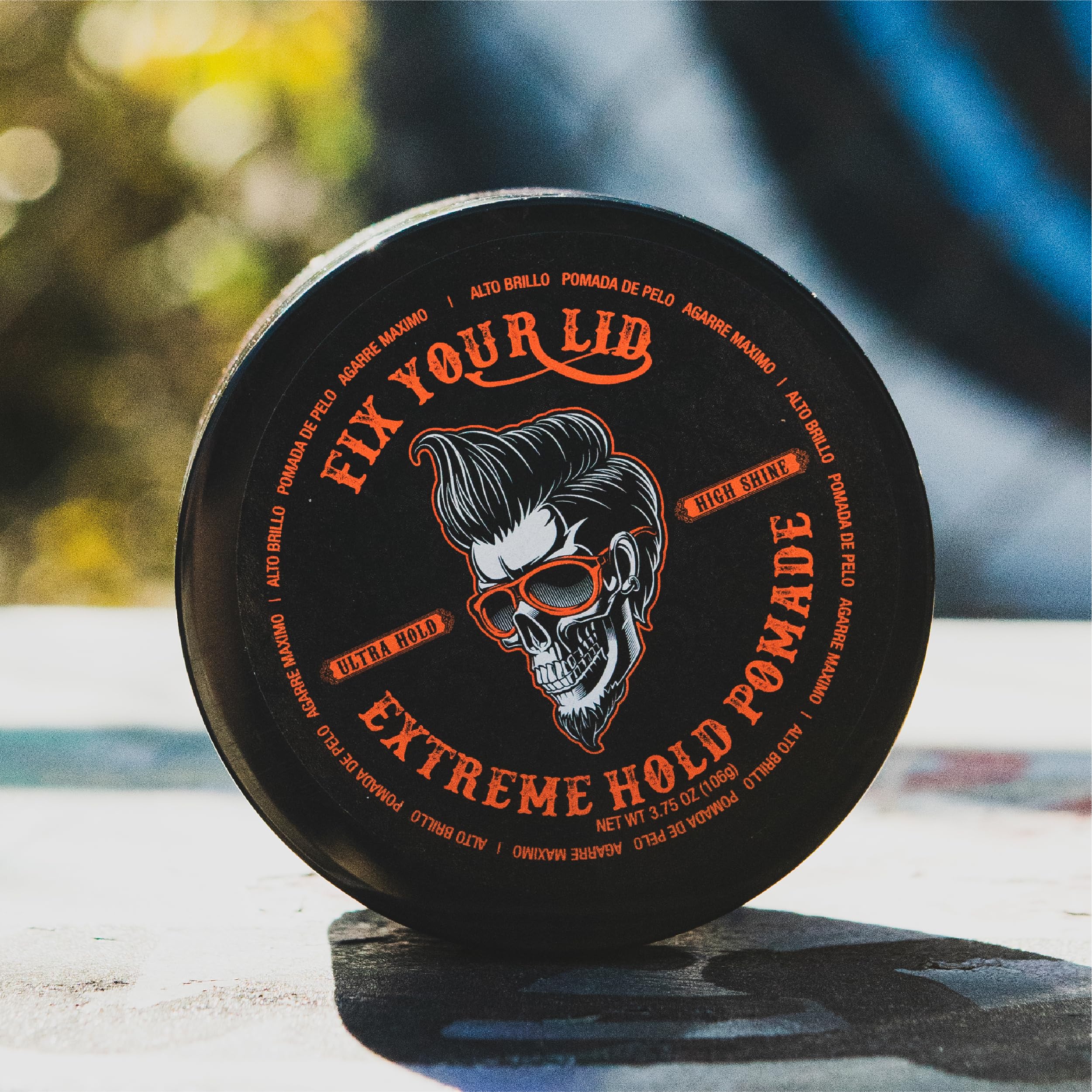 Aplicación de Fix Your Lid en manos para control del peinado