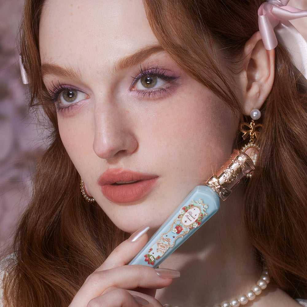 Flower Knows barra hidratante cuida labios sin resequedad.