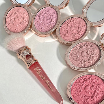 Flower Knows blush Berry Mary rosado: toque natural y luminoso para mejillas.