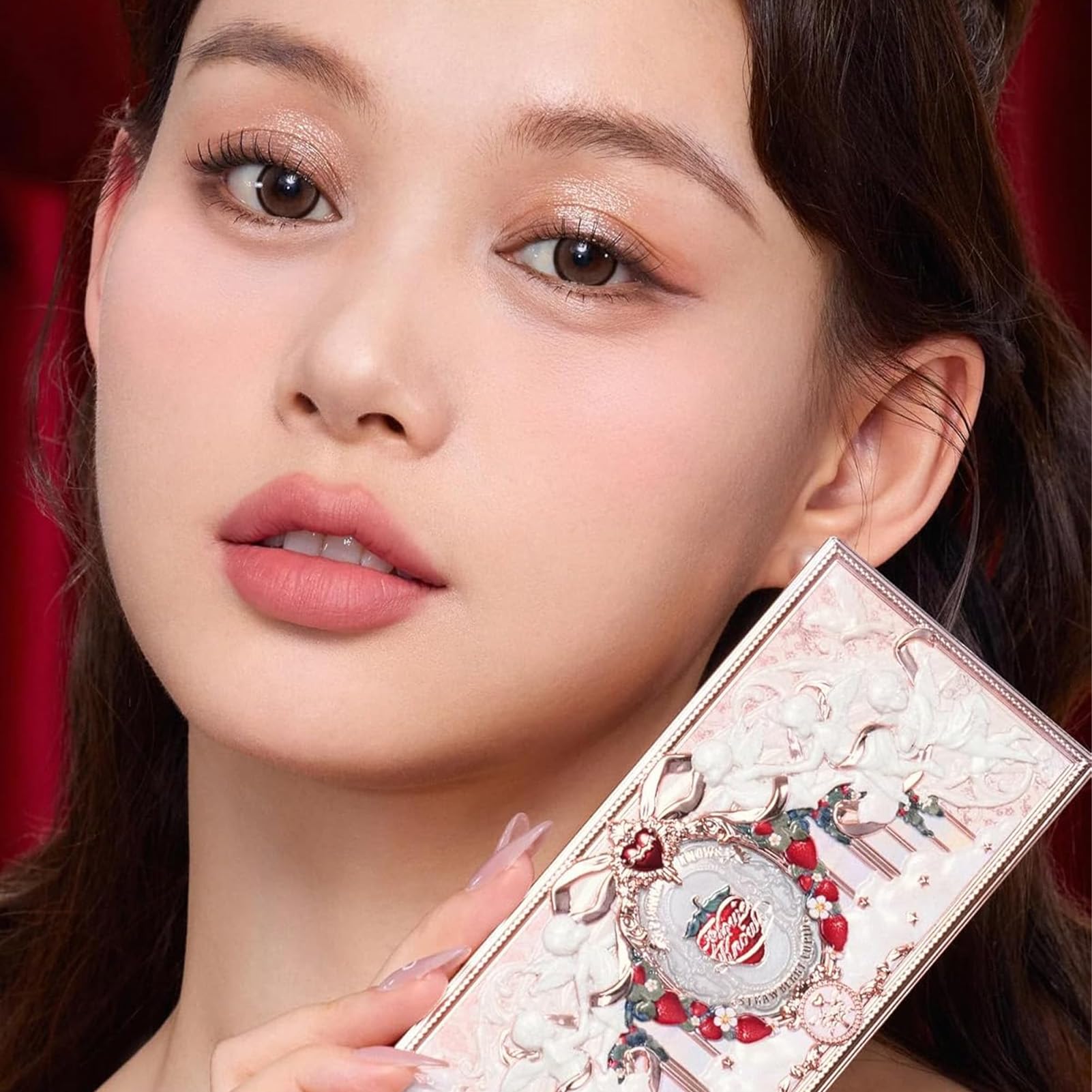 Flower Knows Strawberry Cupid Paleta: textura sedosa para aplicar sin esfuerzo
